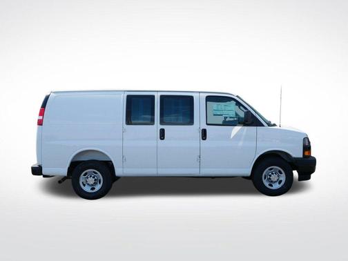 Summit White 2026 Chevrolet Express 2500 Work Van