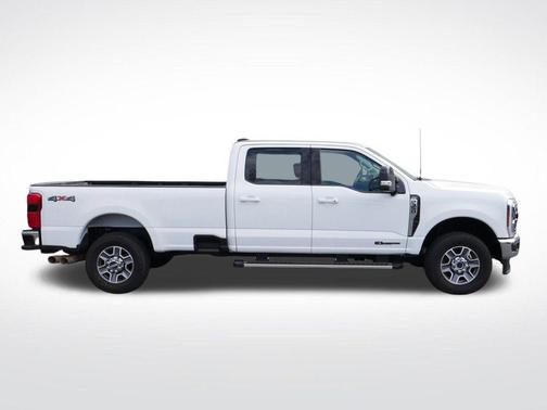 Oxford White 2024 Ford F-350 Lariat