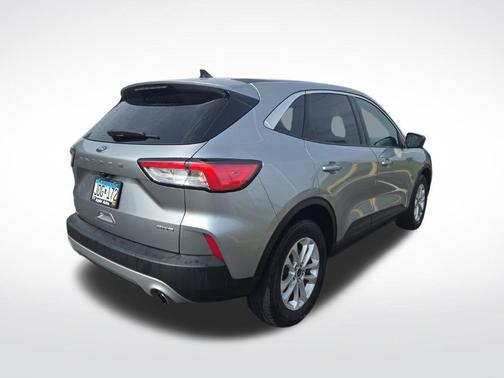 Iconic Silver Metallic 2022 Ford Escape SE