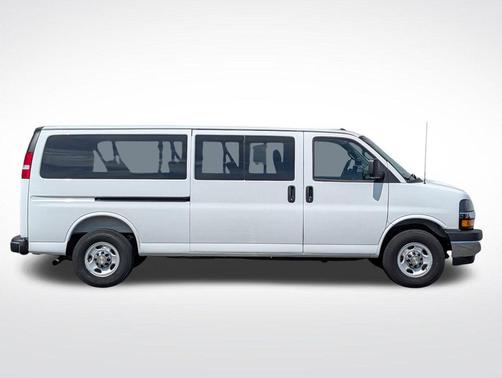 Summit White 2025 Chevrolet Express 3500 LT