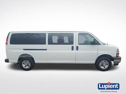 Summit White 2025 Chevrolet Express 3500 LT