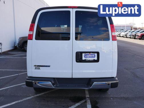 2025 Chevrolet Express 3500 LT