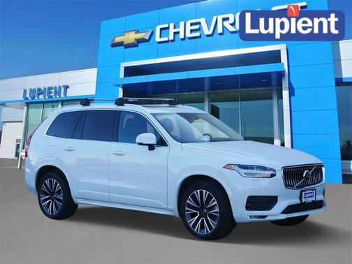 2022 Volvo XC90 T6 Momentum