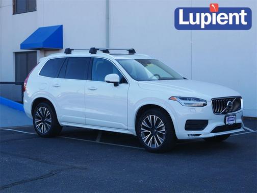 2022 Volvo XC90 T6 Momentum