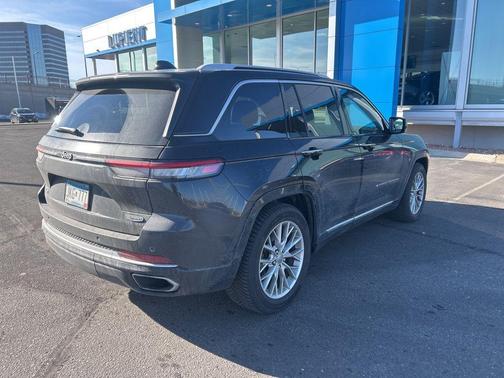 2022 Jeep Grand Cherokee Summit