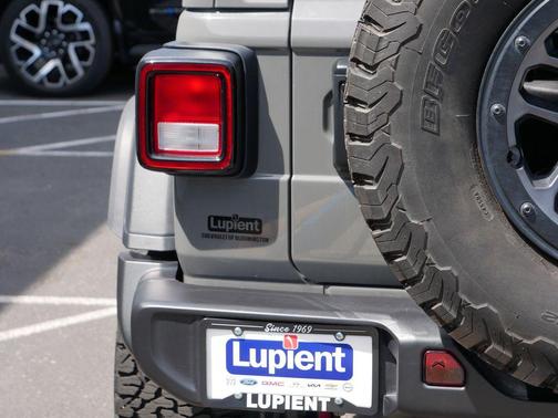 Sting-Gray Clearcoat 2023 Jeep Wrangler High Tide