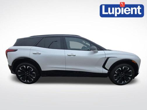 Iridescent Pearl Tricoat 2025 Chevrolet Blazer EV AWD RS