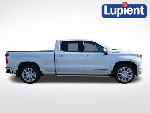 Iridescent Pearl Tricoat 2022 Chevrolet Silverado 1500 High Country