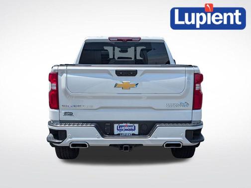 Iridescent Pearl Tricoat 2022 Chevrolet Silverado 1500 High Country