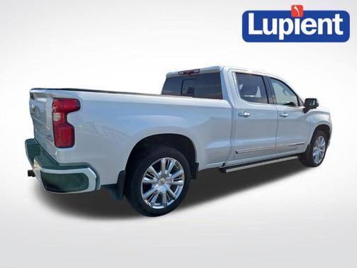 Iridescent Pearl Tricoat 2022 Chevrolet Silverado 1500 High Country
