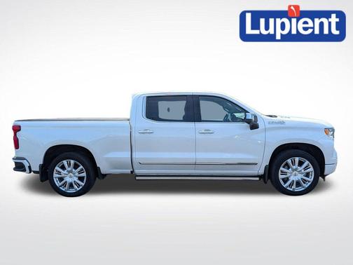 Iridescent Pearl Tricoat 2022 Chevrolet Silverado 1500 High Country