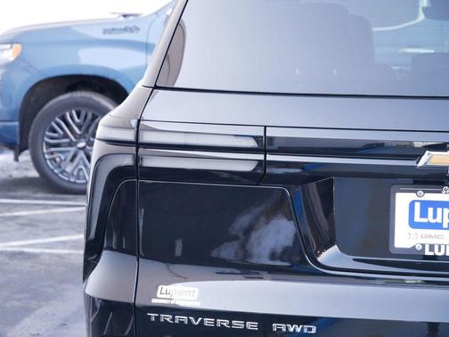 Mosaic Black Metallic 2026 Chevrolet Traverse High Country