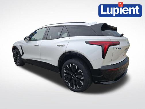 Iridescent Pearl Tricoat 2025 Chevrolet Blazer EV AWD RS