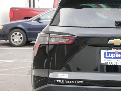 Mosaic Black Metallic 2026 Chevrolet Equinox 1LT