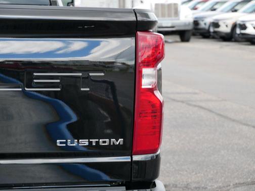 Black 2026 Chevrolet Silverado 2500 Custom