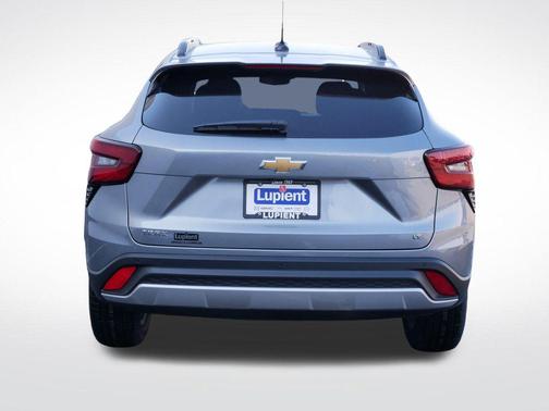 Sterling Gray Metallic 2026 Chevrolet Trax LT