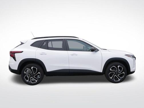 Summit White 2026 Chevrolet Trax 2RS