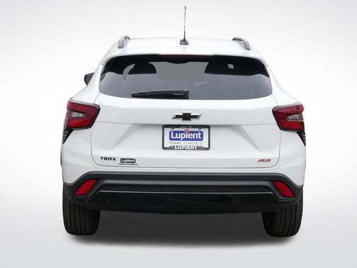 Summit White 2026 Chevrolet Trax 2RS