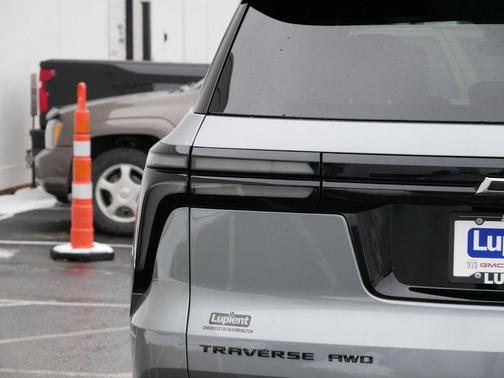 Sterling Gray Metallic 2026 Chevrolet Traverse RS