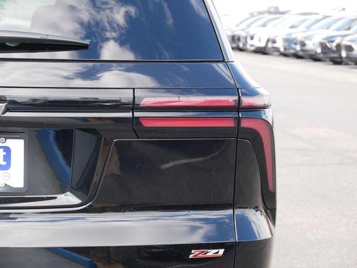 Mosaic Black Metallic 2026 Chevrolet Traverse Z71