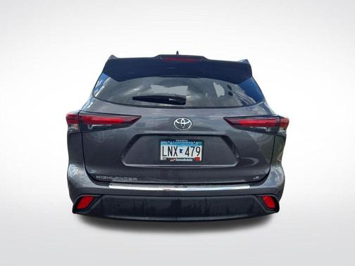Moon Dust 2024 Toyota Highlander LE I4