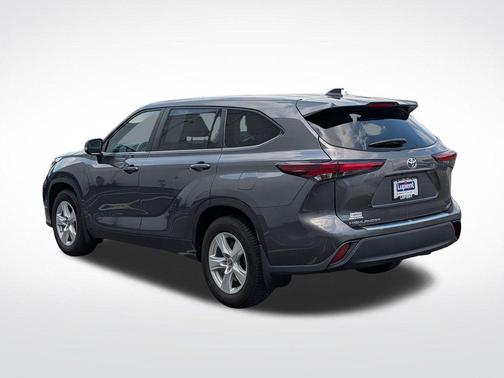 Moon Dust 2024 Toyota Highlander LE I4