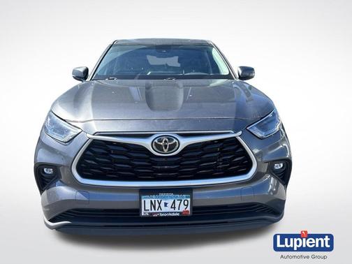 Magnetic Gray Metallic 2024 Toyota Highlander LE I4