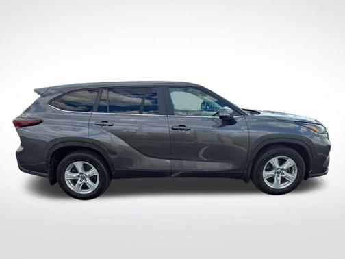 Moon Dust 2024 Toyota Highlander LE I4