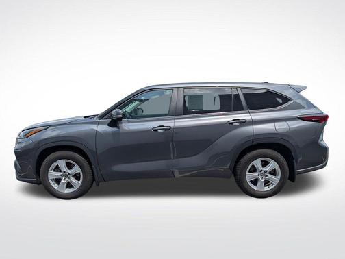Moon Dust 2024 Toyota Highlander LE I4