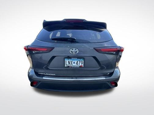 Magnetic Gray Metallic 2024 Toyota Highlander LE I4