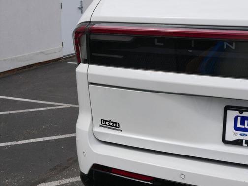 White Metallic 2025 Lincoln Navigator Black Label