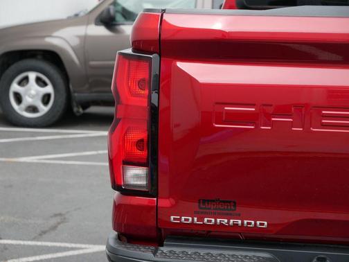 Radiant Red Tintcoat 2026 Chevrolet Colorado Z71