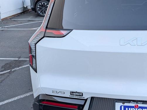 Snow White Pearl 2024 Kia EV9 Land