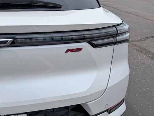 Iridescent Pearl Tricoat 2024 Chevrolet Equinox EV RS