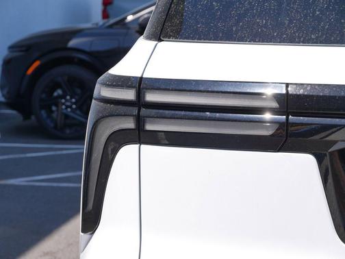 Polar White Tricoat 2026 Chevrolet Traverse High Country