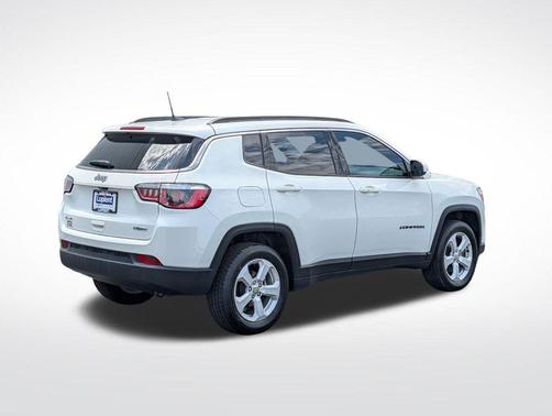 White Clearcoat 2017 Jeep New Compass Latitude