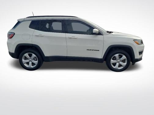 White Clearcoat 2017 Jeep New Compass Latitude