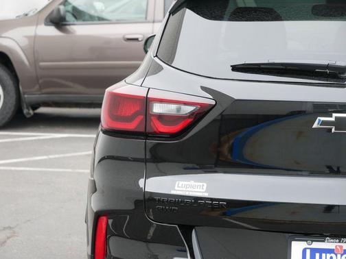Mosaic Black Metallic 2026 Chevrolet Trailblazer RS