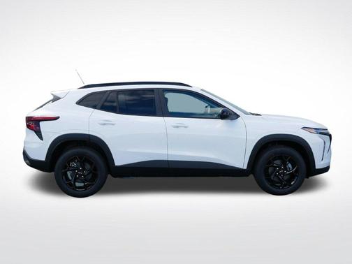 Summit White 2026 Chevrolet Trax LT