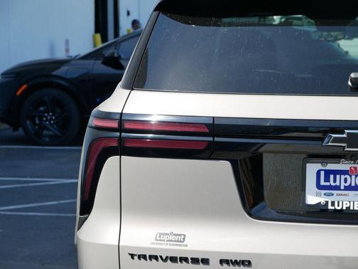 Sandstone Gray 2026 Chevrolet Traverse Z71