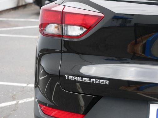 Mosaic Black Metallic 2021 Chevrolet Trailblazer LS
