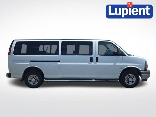 Summit White 2019 Chevrolet Express 3500 LT