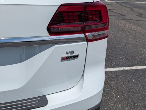 Pure White 2018 Volkswagen Atlas SEL Premium