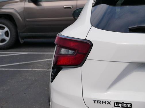 Summit White 2026 Chevrolet Trax ACTIV