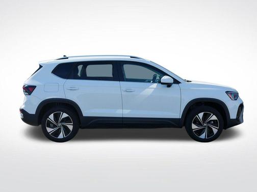 Pure White 2025 Volkswagen Taos 1.5T SE
