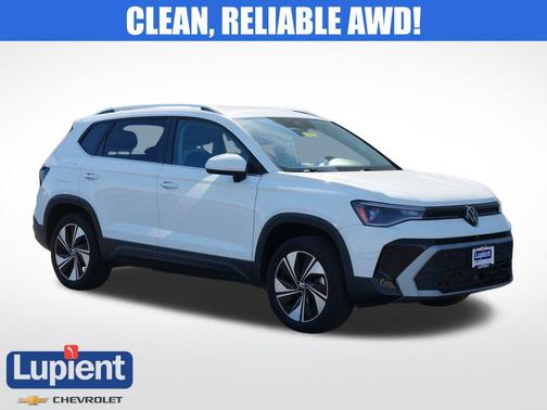 Pure White 2025 Volkswagen Taos 1.5T SE