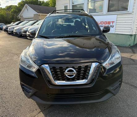 Black 2019 Nissan Kicks S