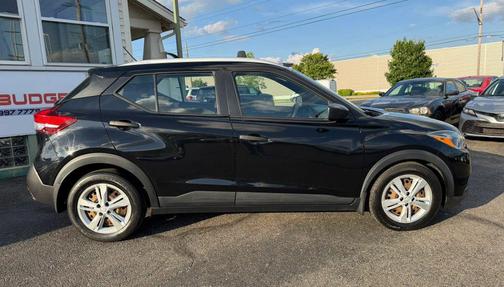 Black 2019 Nissan Kicks S