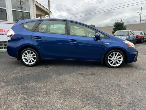 2013 Toyota Prius v Five