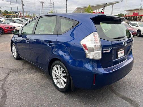 2013 Toyota Prius v Five